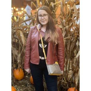 Meet your Posher, Emerald Lynn